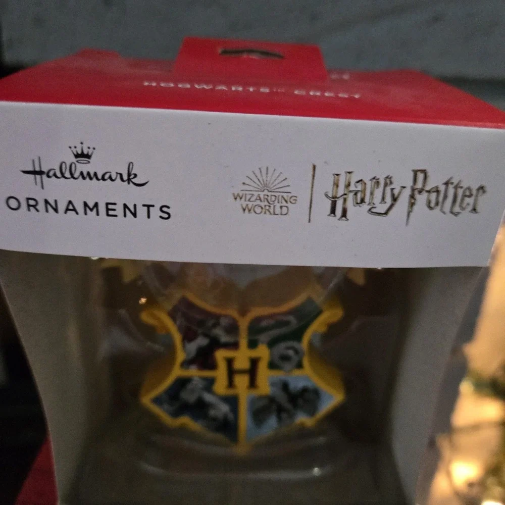 Hallmark‎ Harry Potter Hogwarts Crest New In Box Christmas Tree Ornament